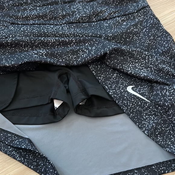Women’s Nike skort - Picture 3 of 7